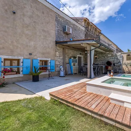 Foska Country With Pool - Happy